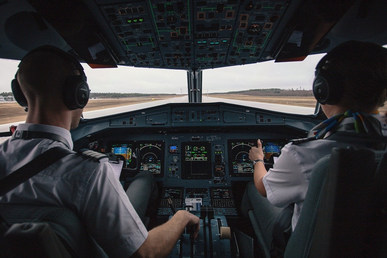 Cockpit, Berufsunfähigkeitsversicherung für Piloten, Loss of Licence Versicherung, LOL-Versicherung, Pilot, Tauglichkeitsklasse, Lizenzverlust, Erwerbsminderungsrente Lizenzverlustversicherung
